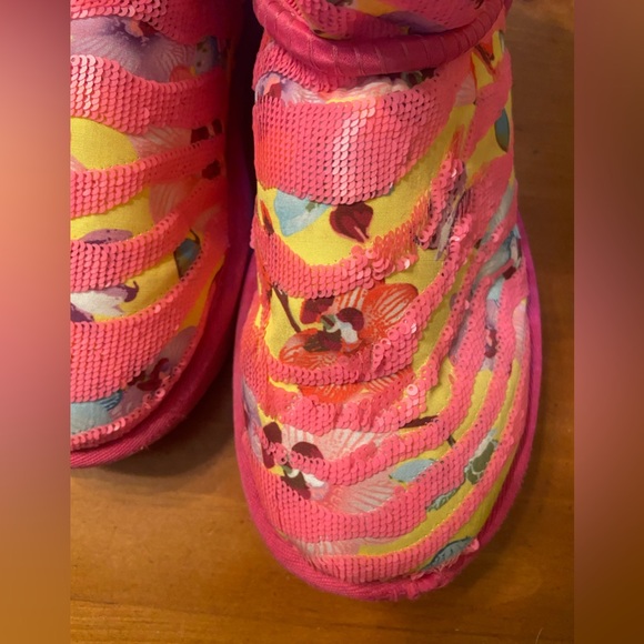 UGG Classic Mini Tiger Flower Women size 8 taffy pink multicolor sequins - Picture 9 of 14